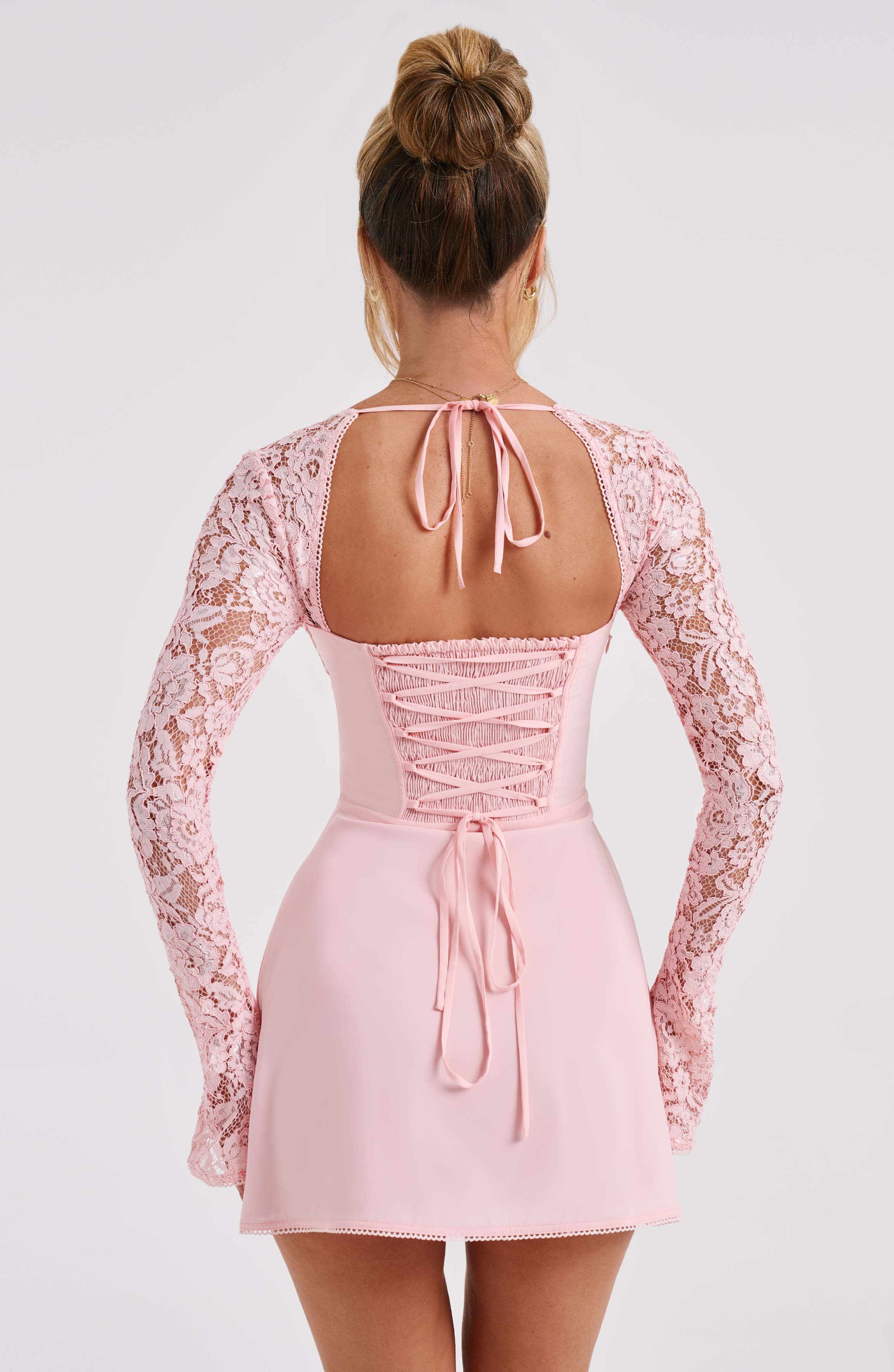 Juliette Robe Mini Femme – Elegant kjole i blonder med hjerteudskæring og tætsiddende pasform