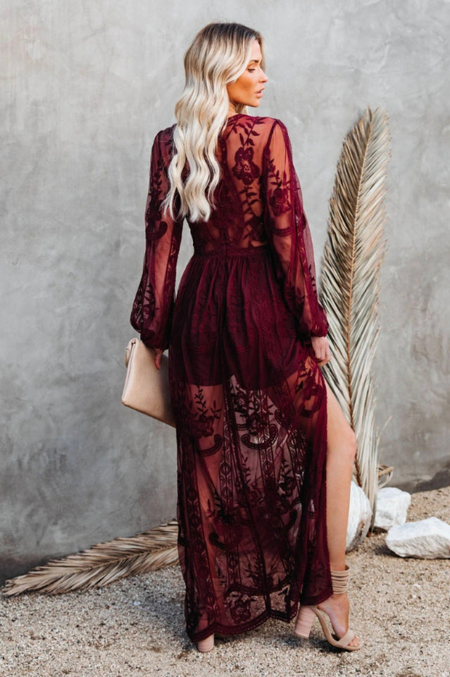 Delilah Robe Longue Femme – Boheme sommerkjole med blonder, dyb V-udskæring og høj slids