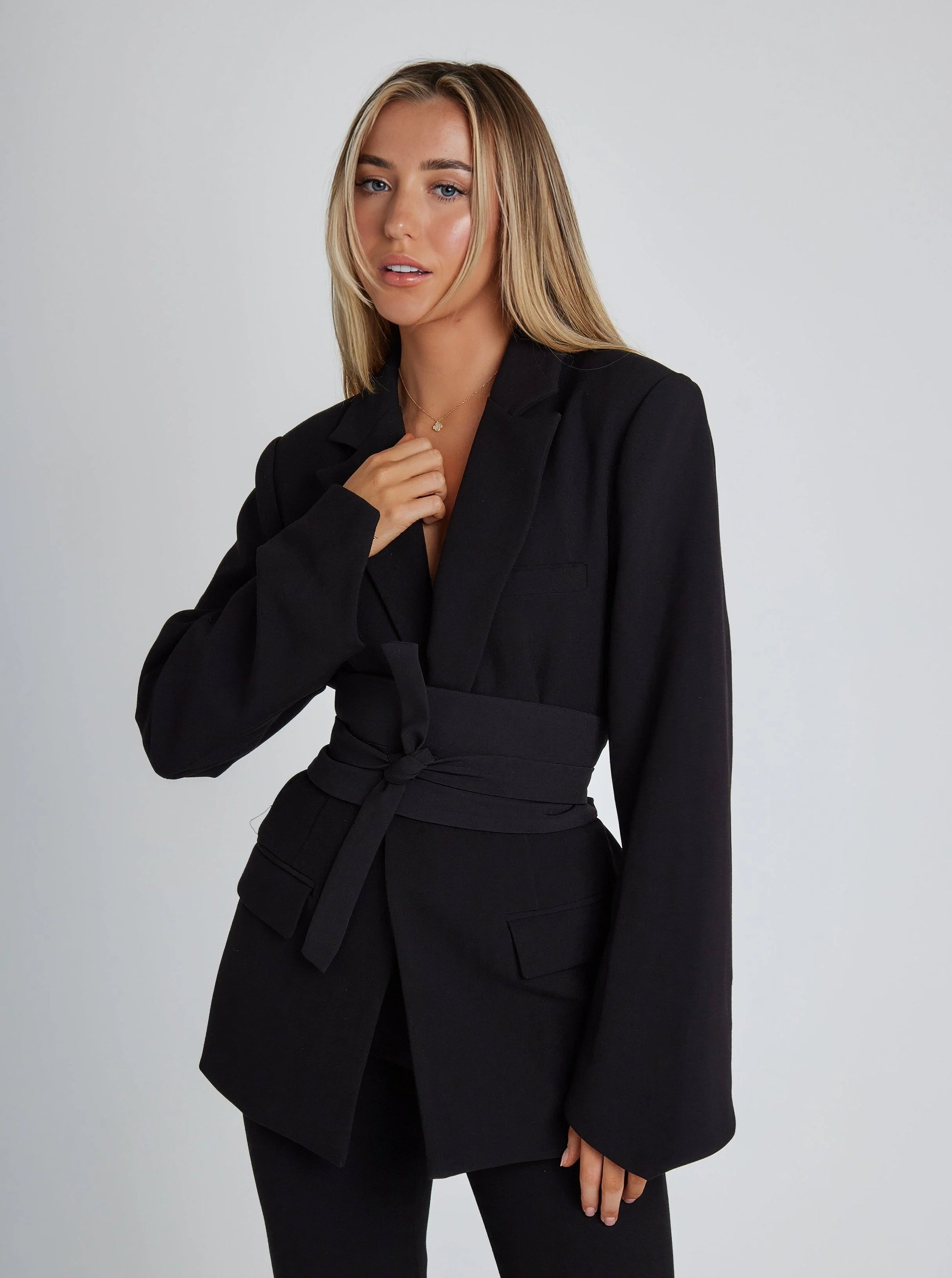Celeste Femme Blazer – Sacou elegant cu curea și țesătură respirabilă confortabilă