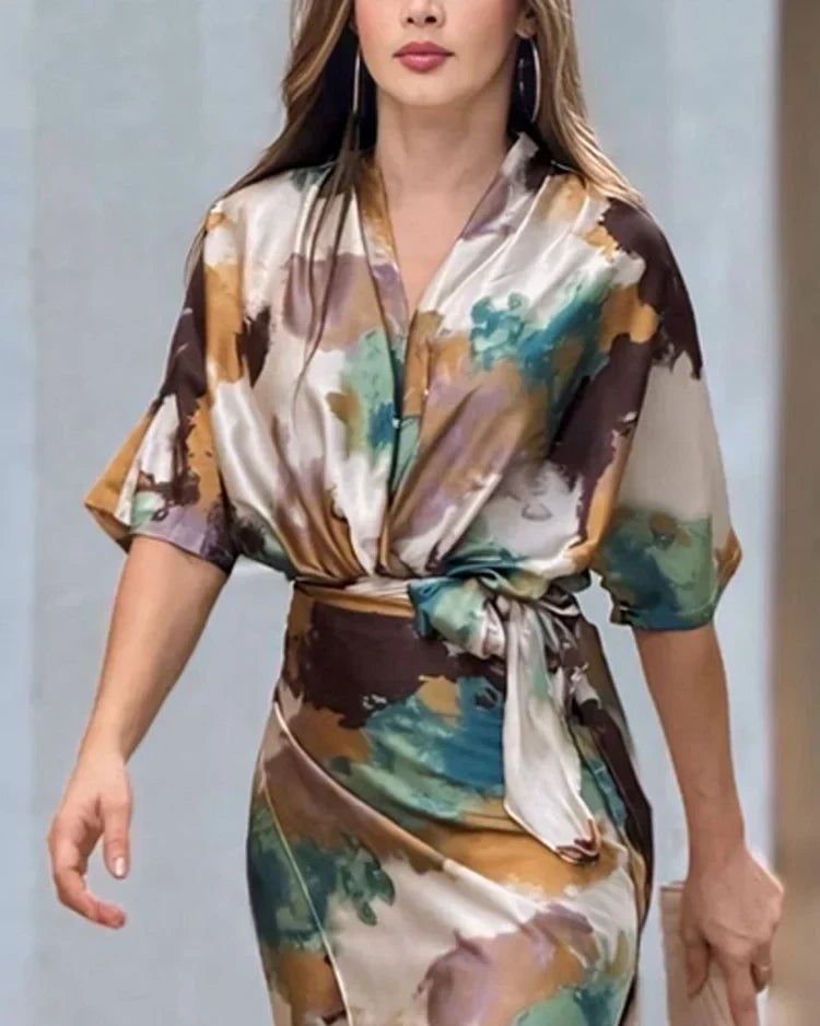 Olga Robe Femme Satinée – Robe Portefeuille Tie-Dye med 3/4 ærmer & elegant look