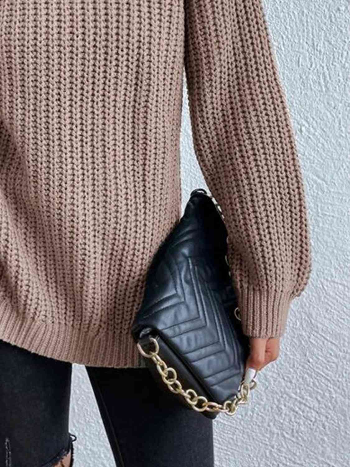 Angela Pull Femme – Pletený rolák s bočním rozparkem, elegantní pro podzim/zimu