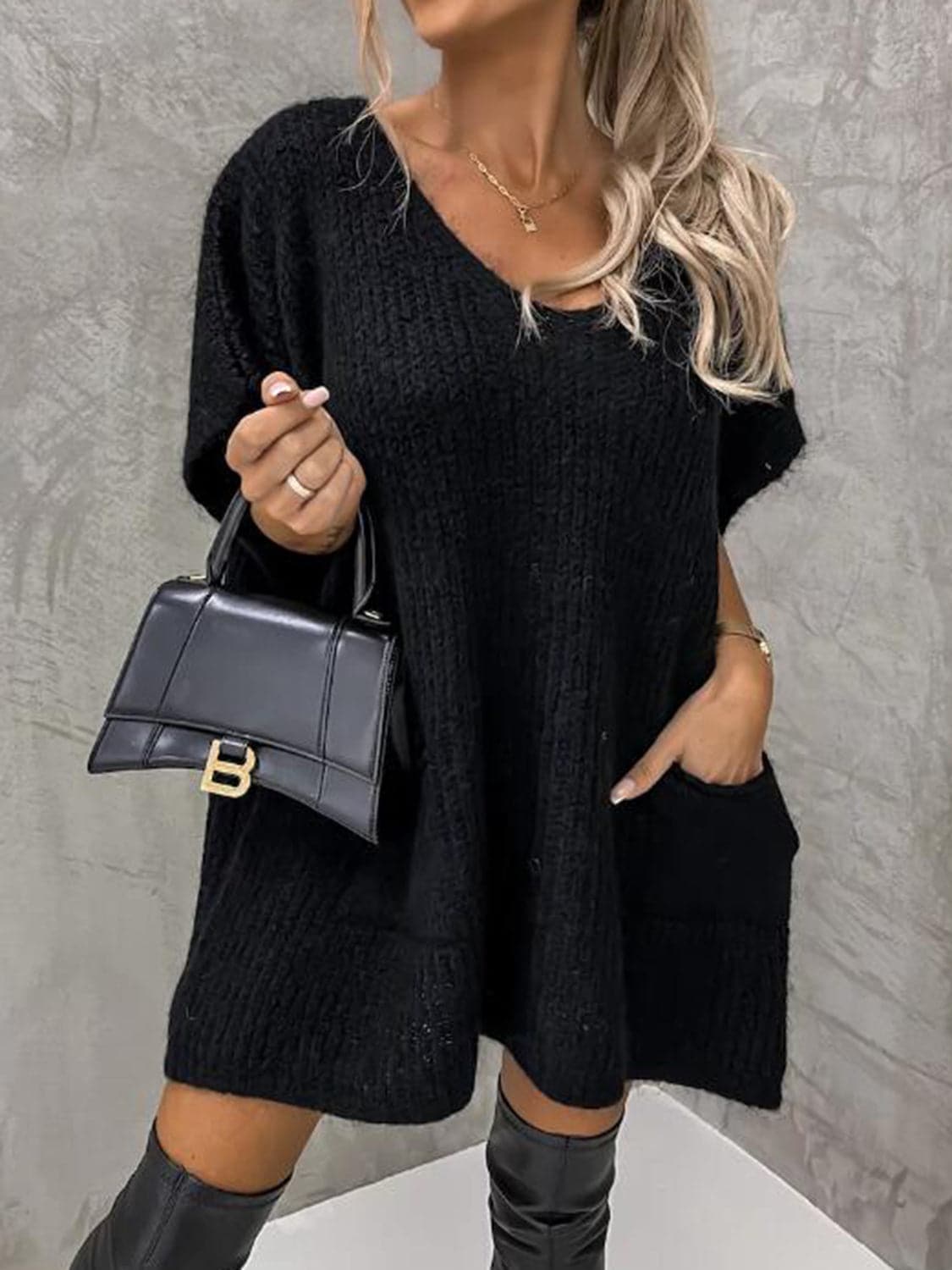 Francesca Robe Tricotée pour Femme – Maille Douce avec Col en V, Coupe Décontractée, Manches Courtes et Poches Avant