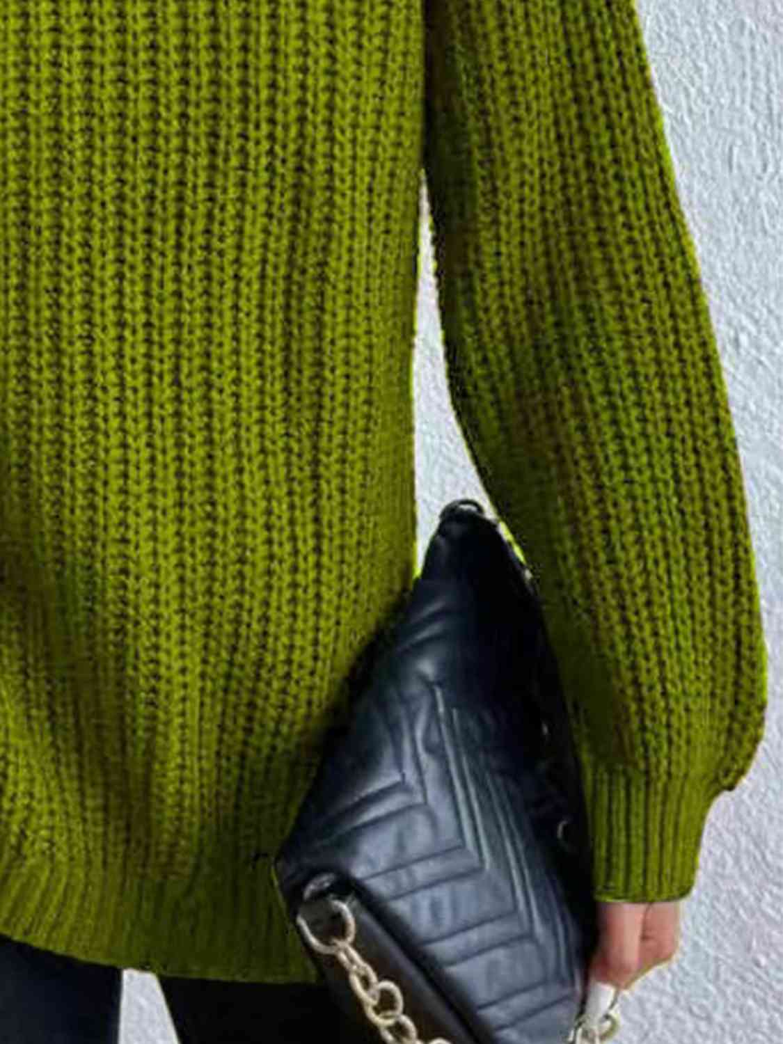 Angela Pull Femme – Pletený rolák s bočním rozparkem, elegantní pro podzim/zimu