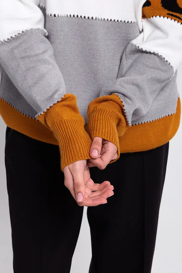 Sweter damski Alianna – szykowny polar z nadrukiem w panterkę, miękki i wygodny na co dzień