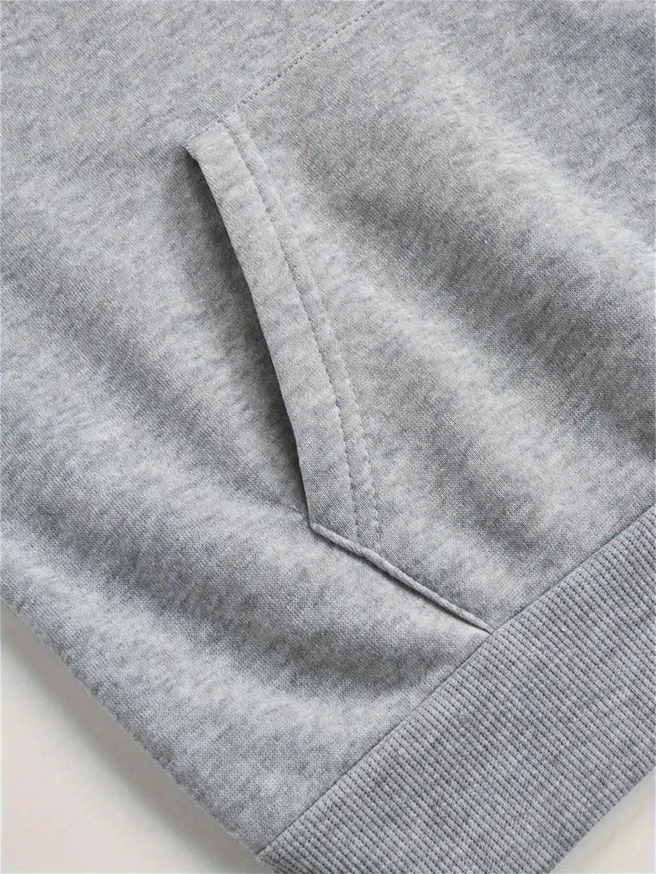 Natalie Naisten Joulupaita – Pehmeää Puuvillaa, Joulutontun ja Lumihiutaleiden Kuvioilla