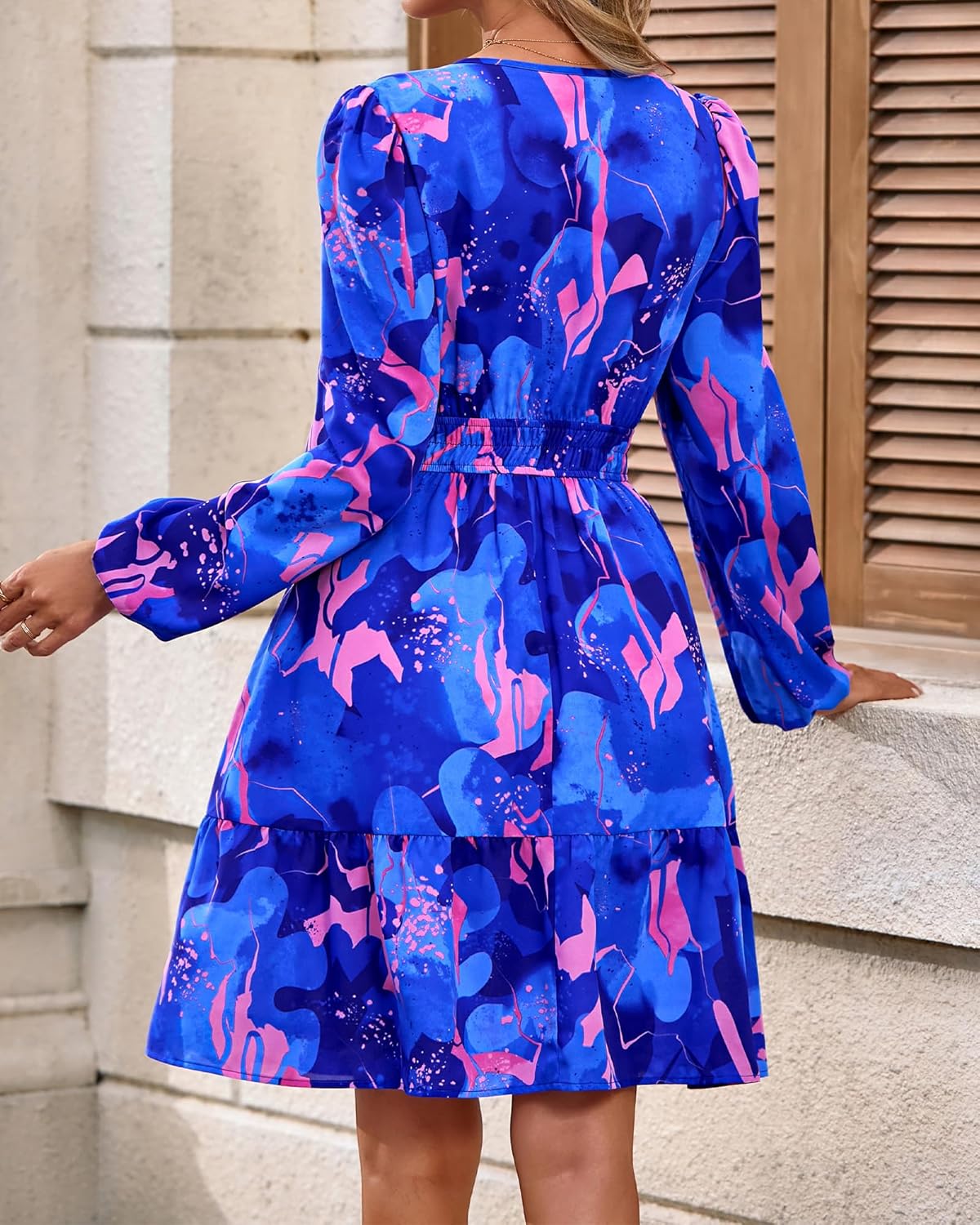 Adela Robe Courte Bohème Femme – Robe Fleurie Col V, Manches Longues & Taille Élastique
