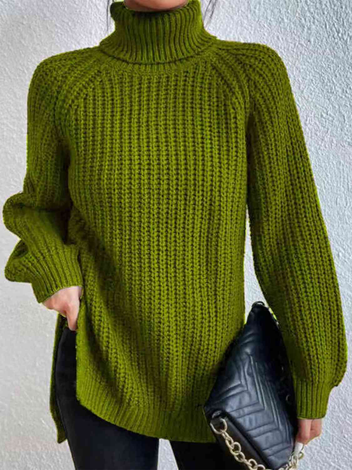 Angela Pull Femme – Pletený rolák s bočním rozparkem, elegantní pro podzim/zimu