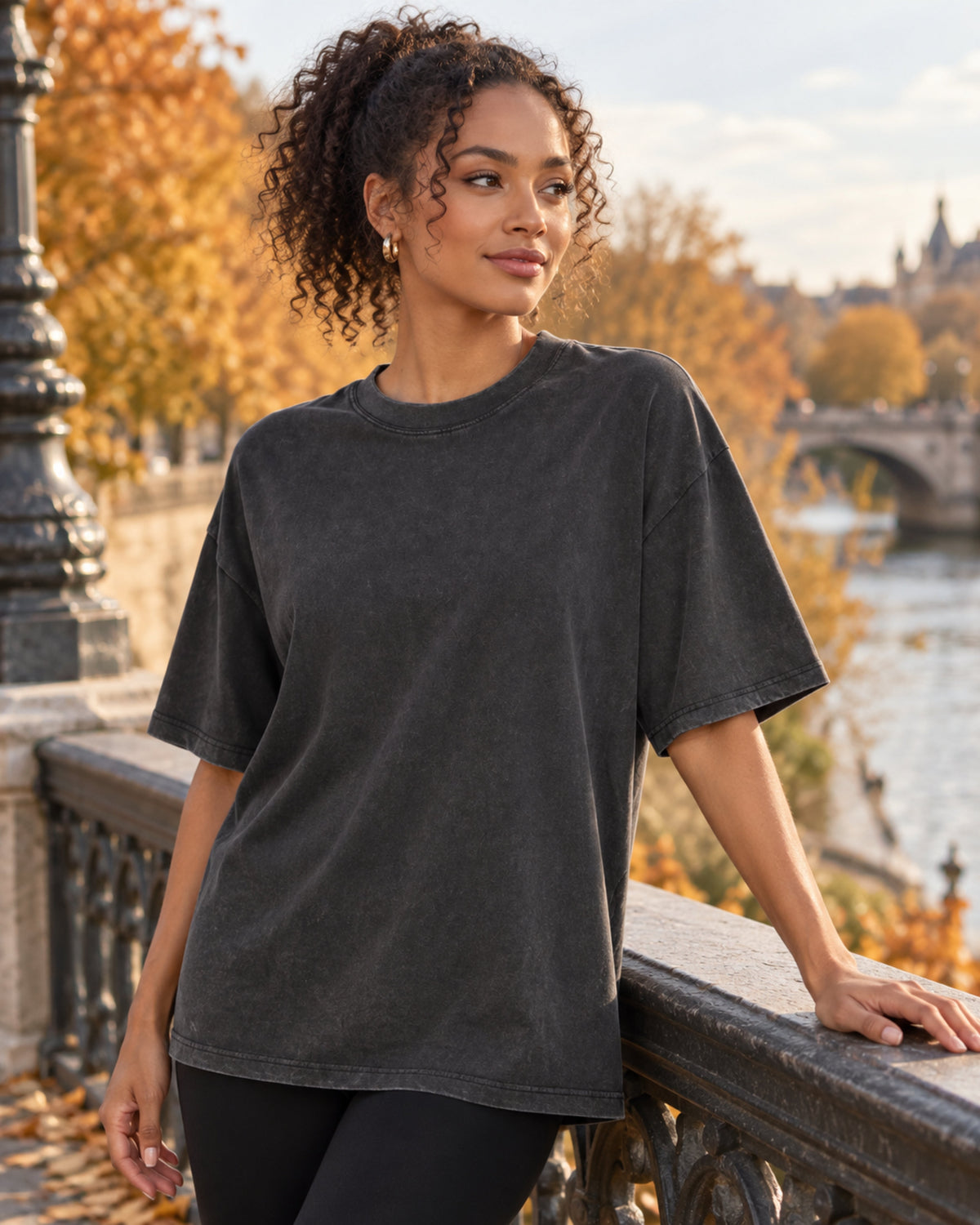 Odessa oversize T-shirt til kvinder – rund hals, korte ærmer, løs pasform