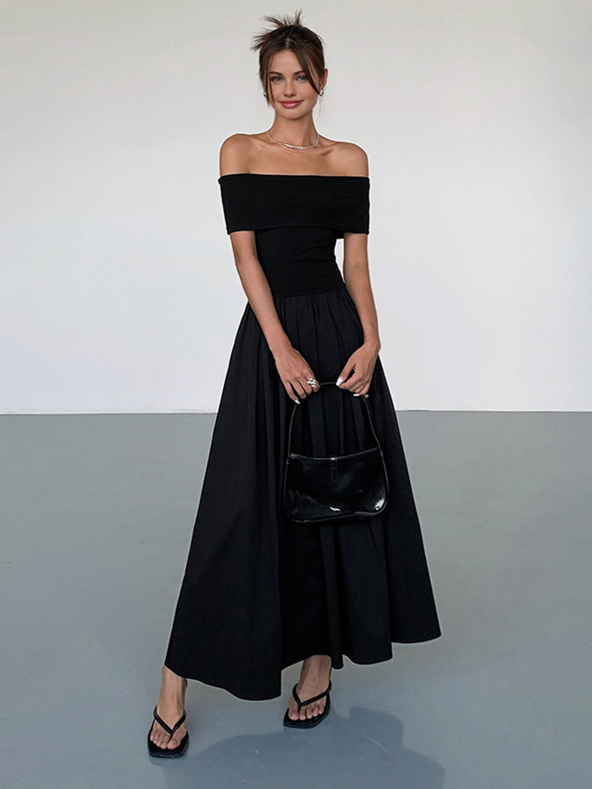 Kisha Maxi Jurk Dames – Elegante Jurk met Blote Schouders en Vloeiende Geplooide Rok