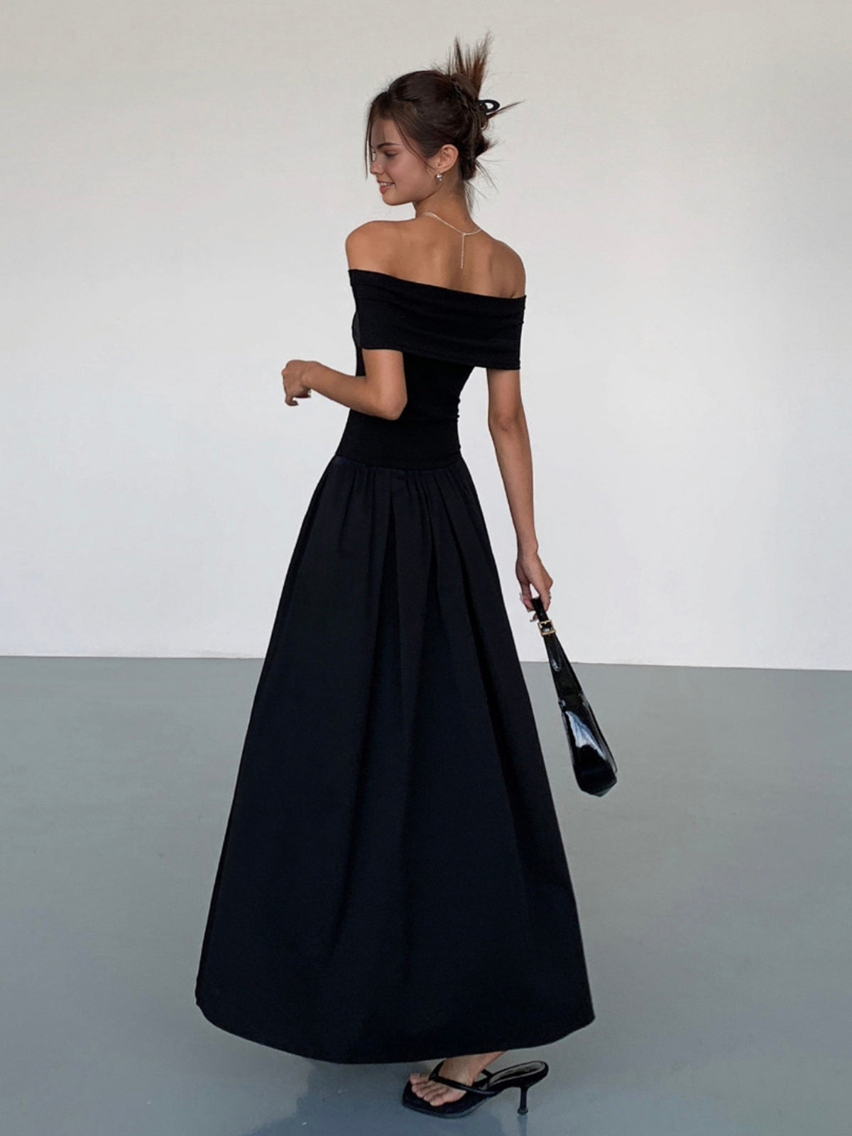 Kisha Maxi Jurk Dames – Elegante Jurk met Blote Schouders en Vloeiende Geplooide Rok