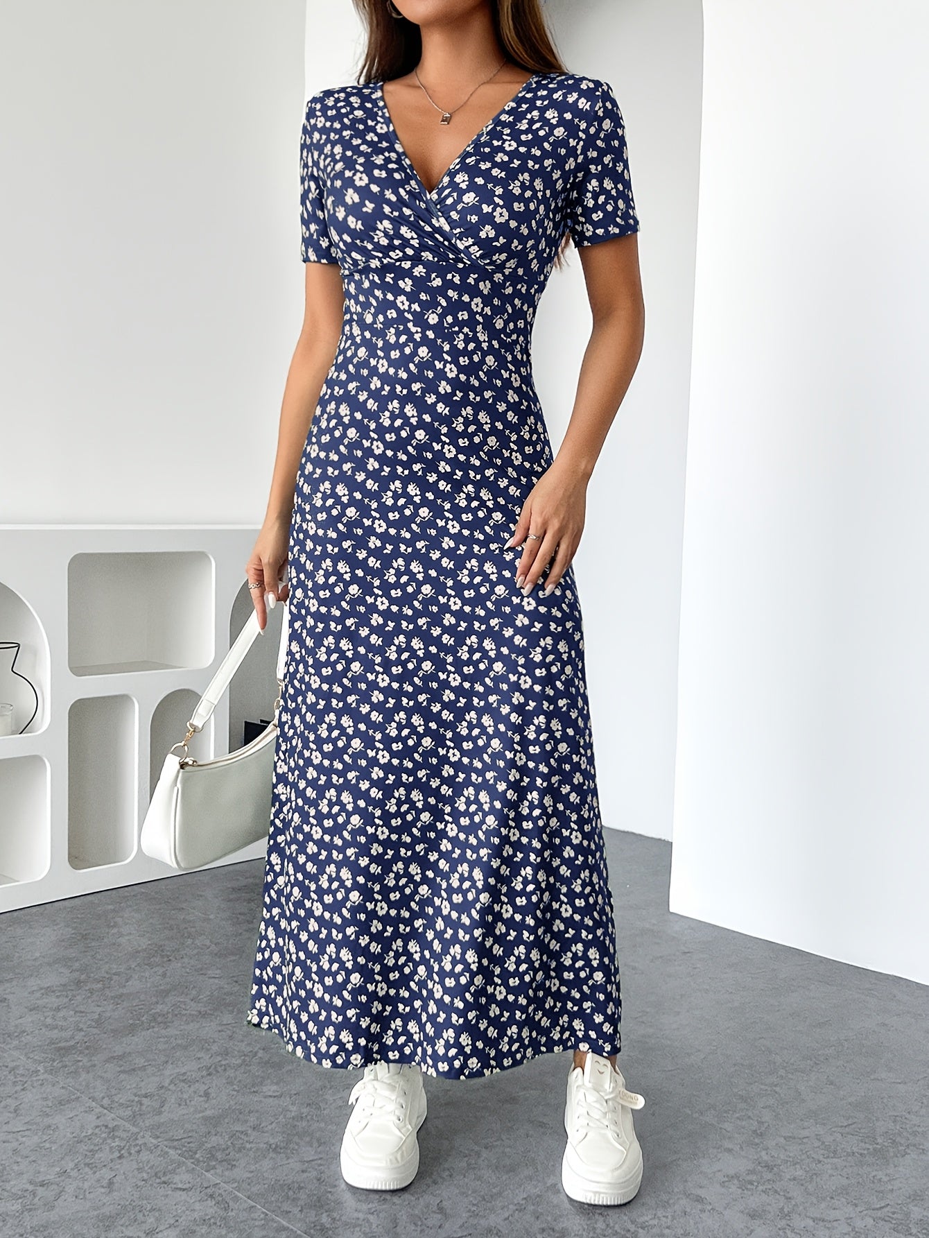Florezia Robe Longue Femme – Chic og flydende sommerkjole med blomster til feminin elegance