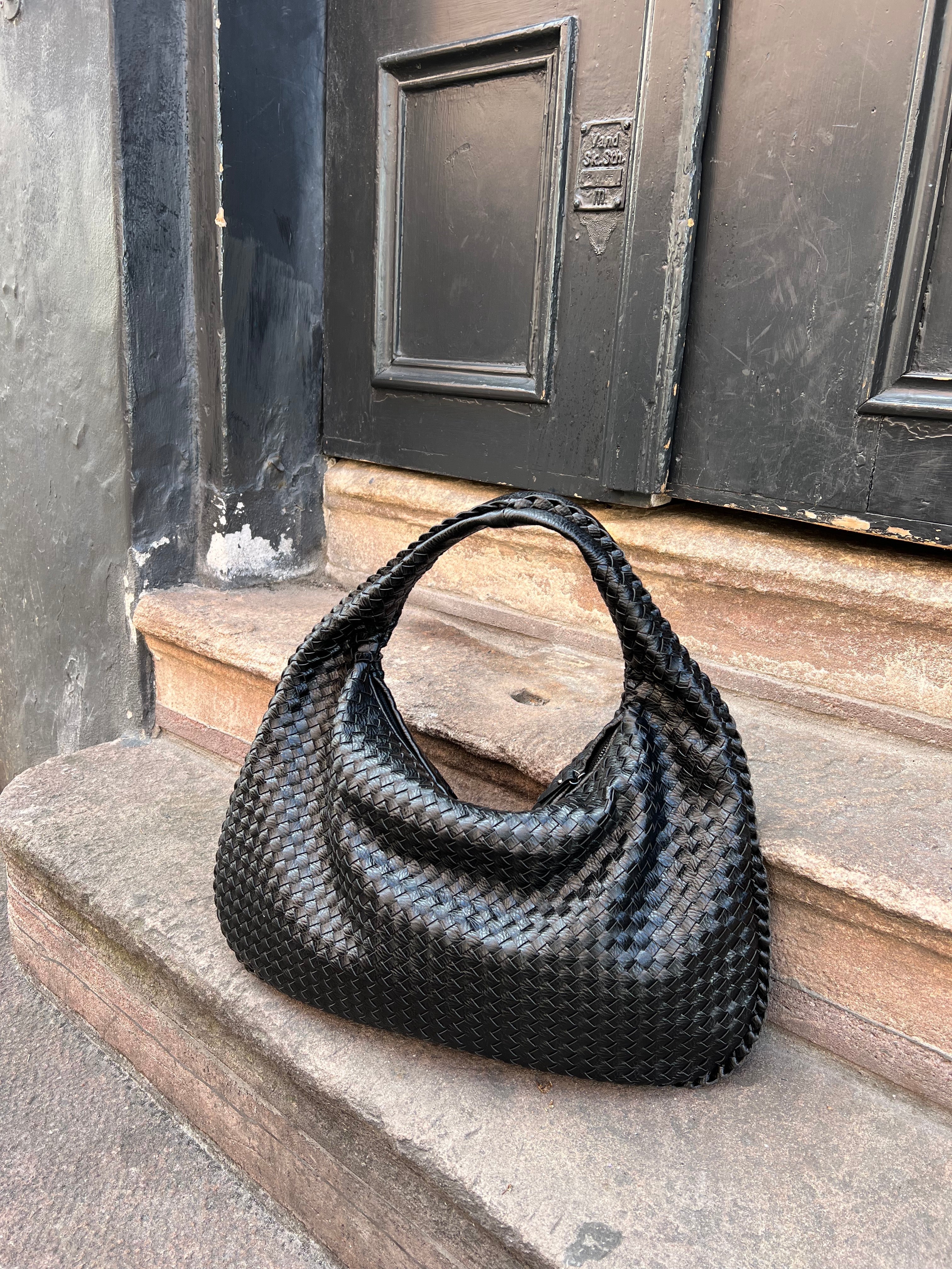Louisa Hobo Bag Woman – Elegant Braided, Spacious & Timeless Style