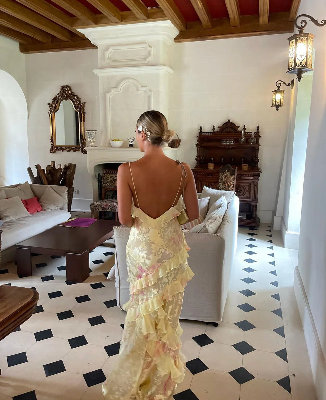 Robe Longue Femme Estella – Elegant Ruffled Dress with Open Back & Flowing Cut