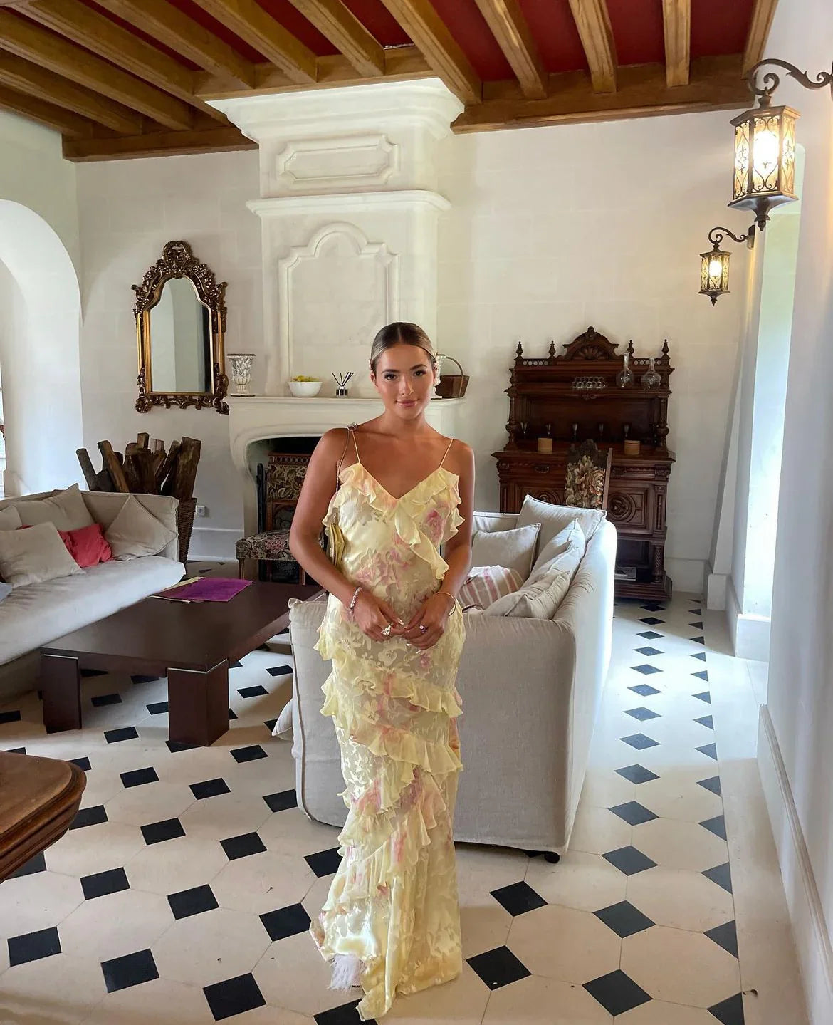 Robe Longue Femme Estella – Elegant Ruffled Dress with Open Back & Flowing Cut