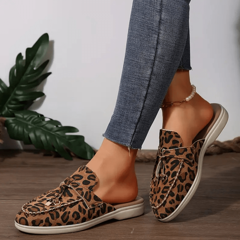 Mokasyny damskie Moira – płaskie pantofle z nadrukiem w panterkę, elastyczną podeszwą i dzikim stylem