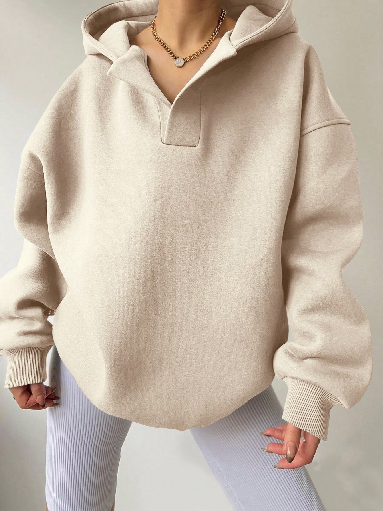 Nayeli Sweat Femme – Volný a pohodlný jednobarevný mikina s kapucí pro ležérní podzimní/zimní styl