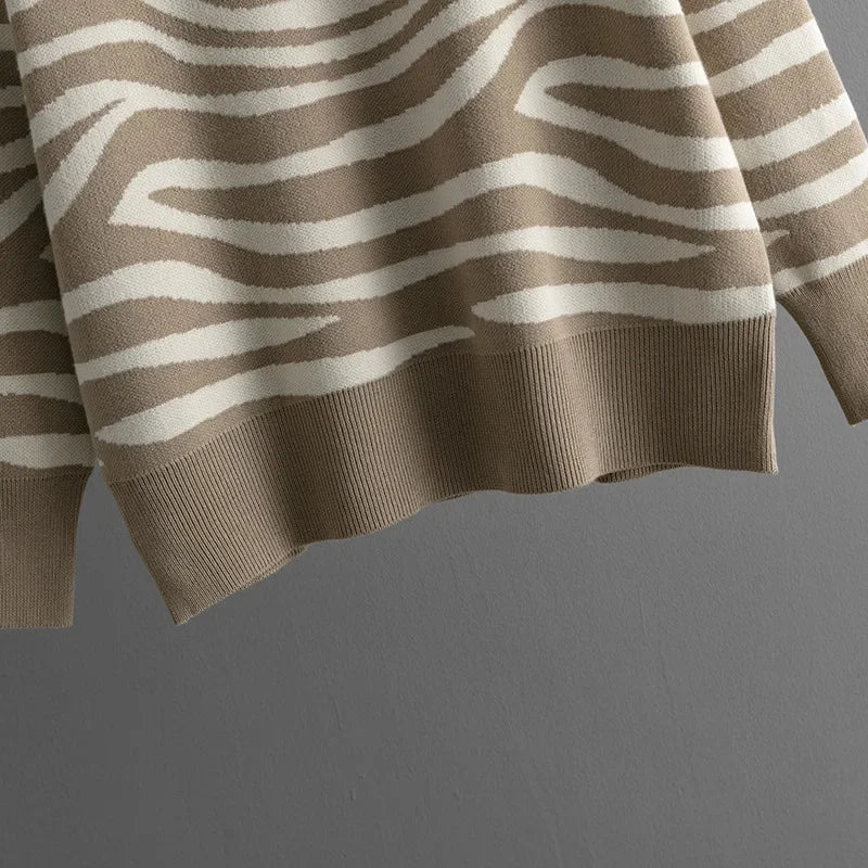 Komplet damski z kaszmiru Delaney – szykowny wzór zebry, miękki i wygodny