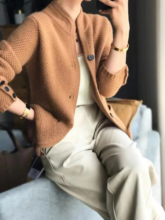 Lucille Ζακέτα Γυναικεία – Ζακέτα από Απαλό Κασμίρι με Κουμπιά & Κλασική Κομψή Γραμμή