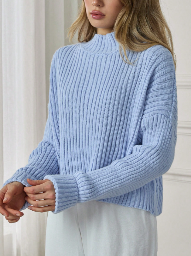 Charlie Pull Femme – Svetr z měkké pleteniny s polovičním vysokým límcem a volným střihem na podzim/zimu