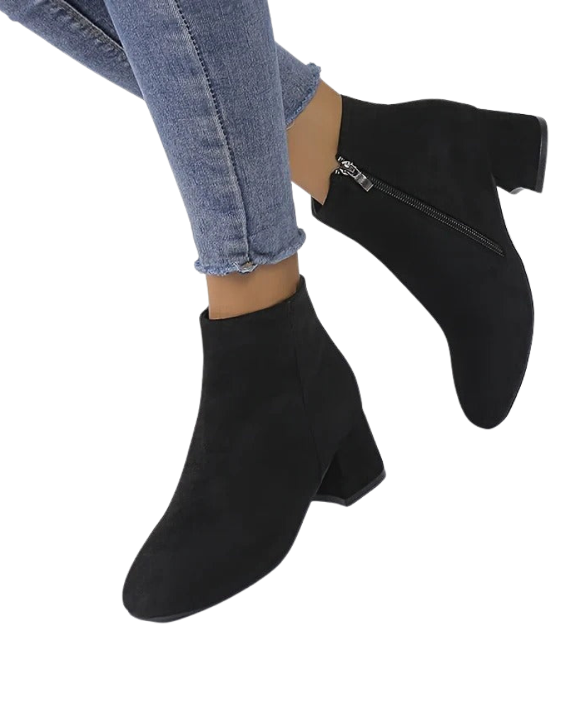 Emmery Bottines Femme en Suédine – Talon Bloc Confortable & Style Intemporel