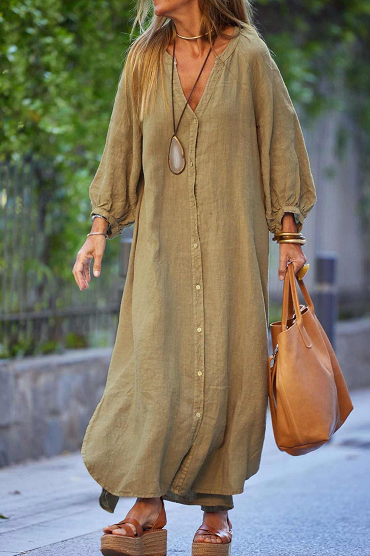 Robe Femme Veanna – Elegante Robe mit langen Ärmeln, V-Ausschnitt und Knopfleiste