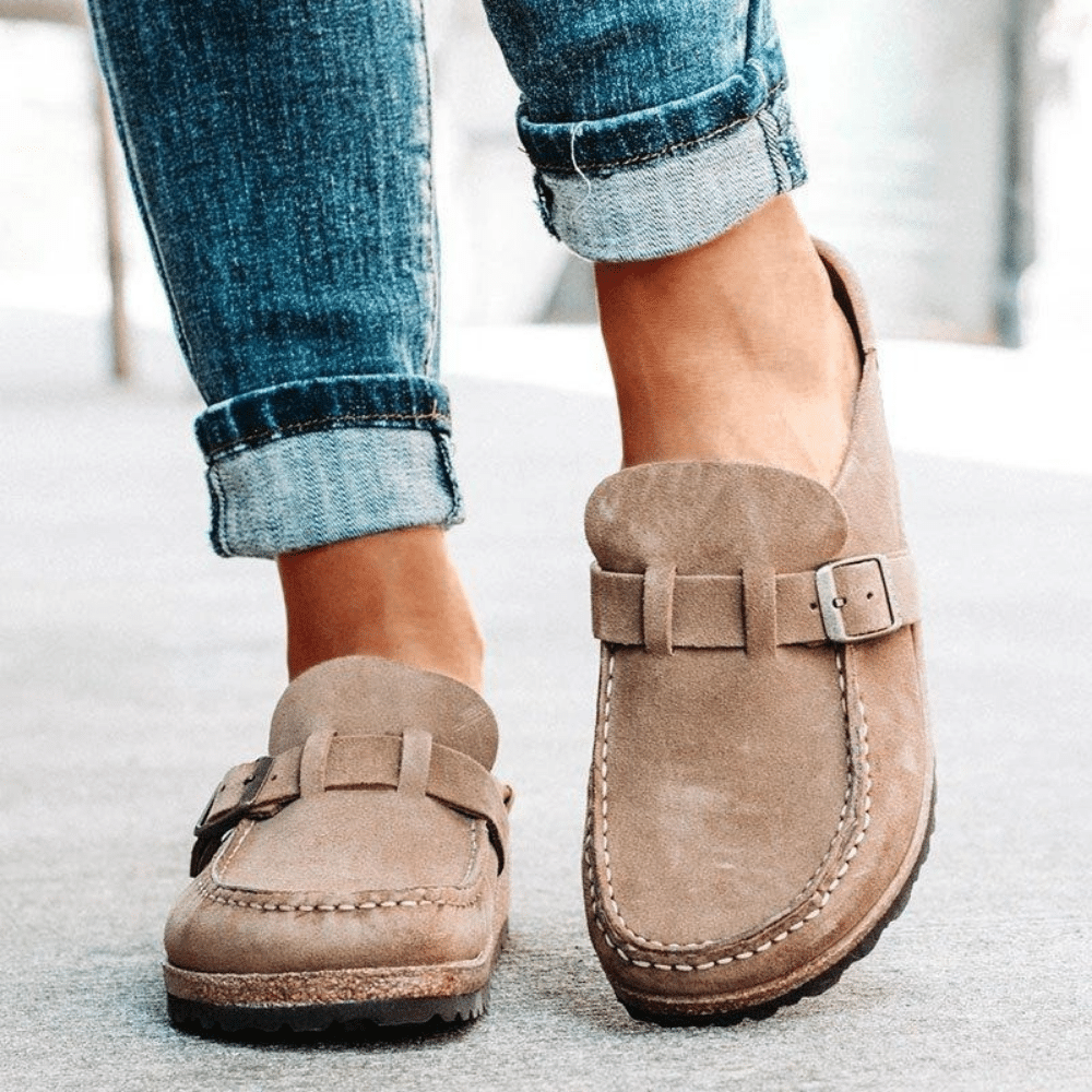 Georgia Sabots Femme Confort – Mules ergonomice cu curea și cataramă pentru stil casual