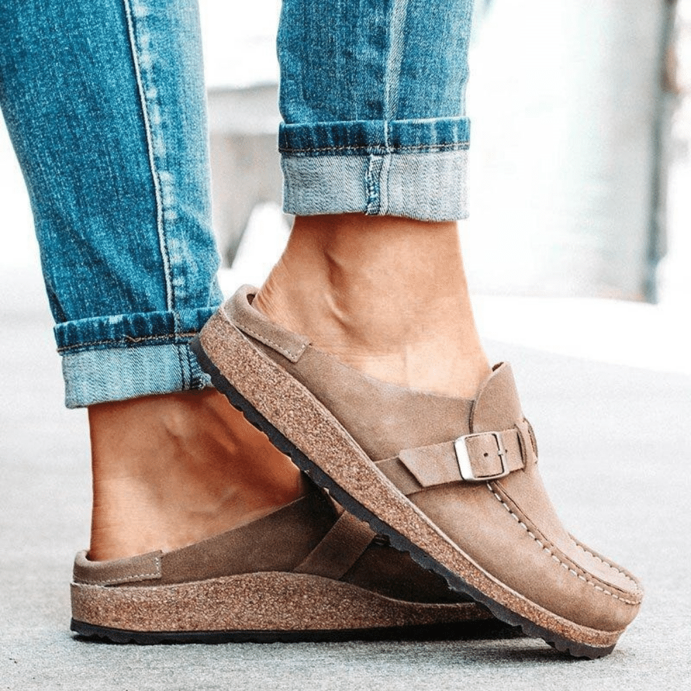 Georgia Sabots Femme Confort – Mules ergonomice cu curea și cataramă pentru stil casual