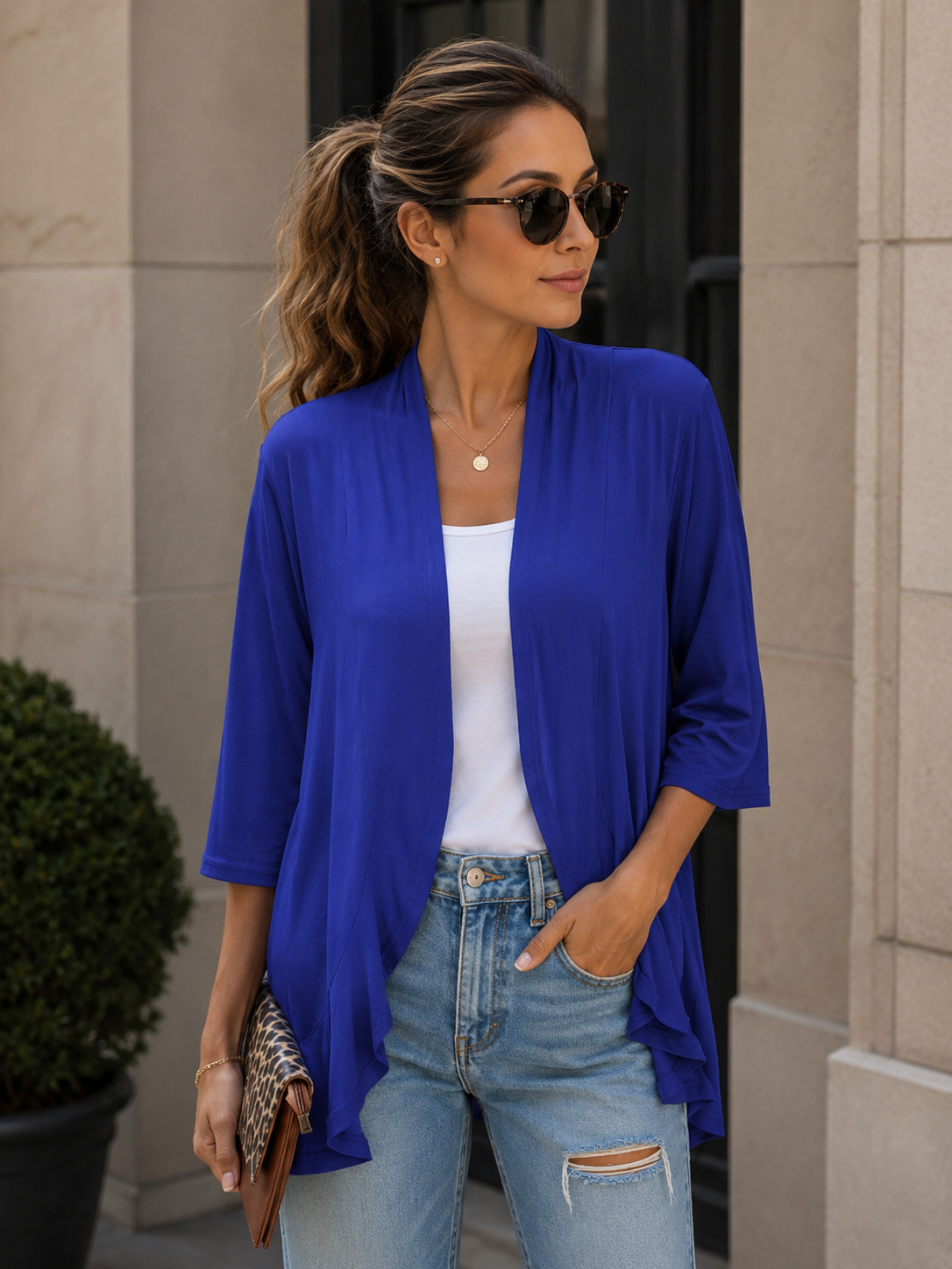 Gilet leggero da donna Kaia – Aperto, maniche a 3/4, taglio fluido e bordo volant