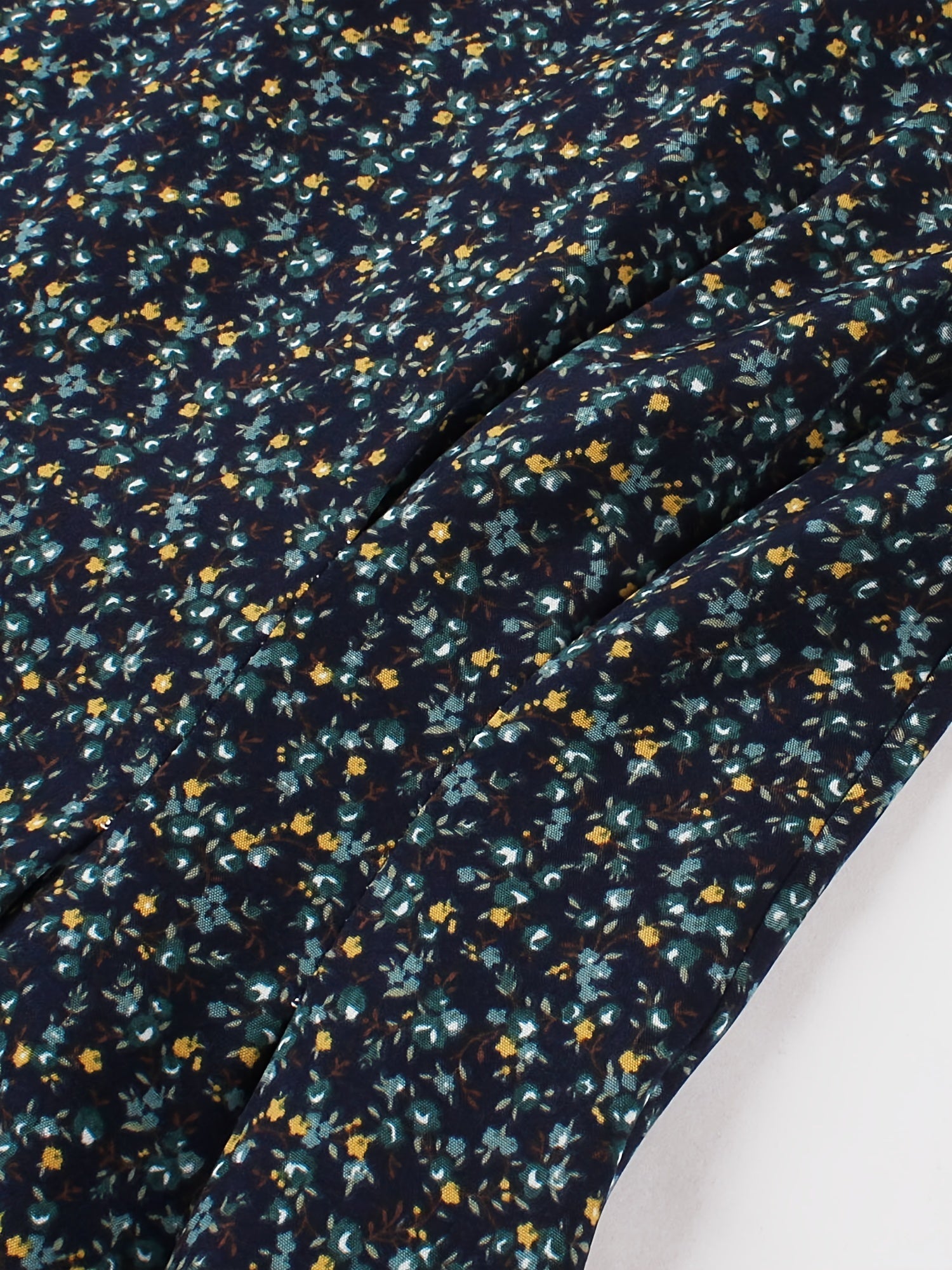 Zomerse jurk Lily voor dames – mouwloze midi-jurk met bloemenprint en elegante snit
