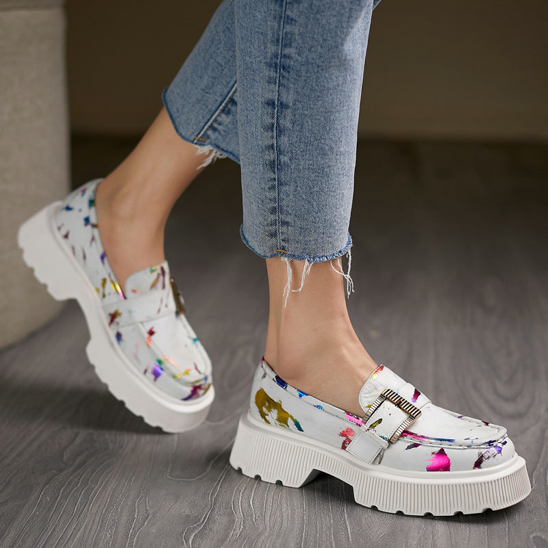 Stella damesko – Mokasiner med plattform, hullmønster, spenne og komfortabel gummisåle