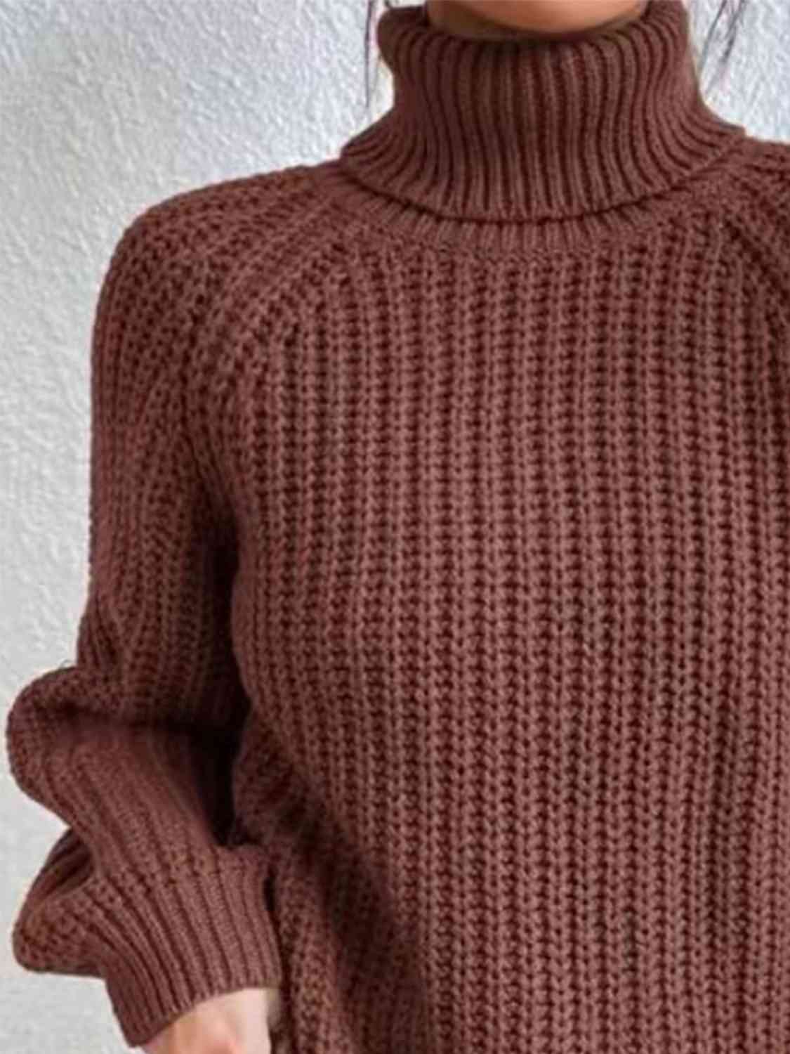 Angela Pull Femme – Pletený rolák s bočním rozparkem, elegantní pro podzim/zimu