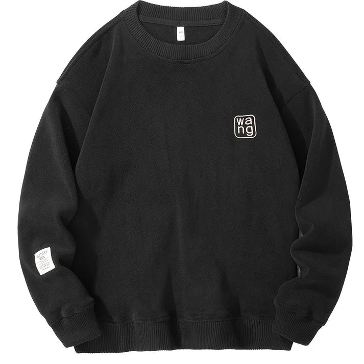 Férfi laza pulóver hímzett betűkkel, kerek nyakkivágással