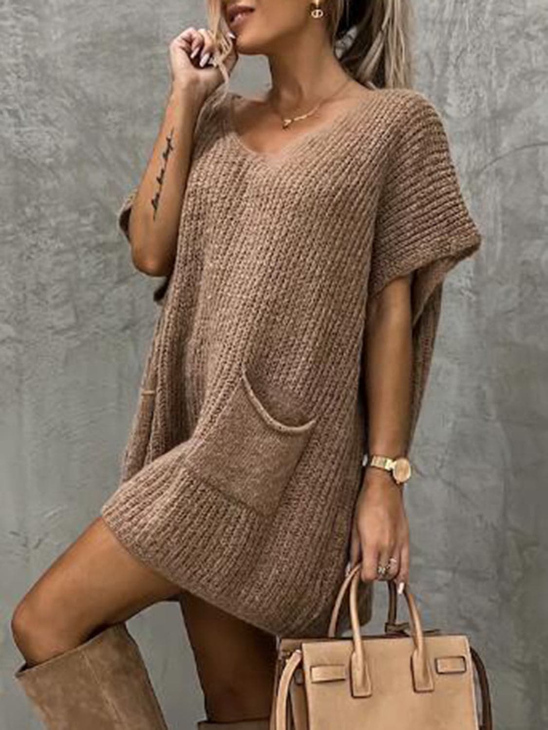 Francesca Robe Tricotée pour Femme – Maille Douce avec Col en V, Coupe Décontractée, Manches Courtes et Poches Avant
