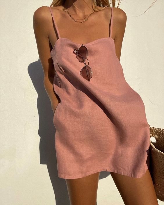 Robe Leve Deslizante Elegante – Robe Longa Feminina em Cetim Fluido com Alças Finas