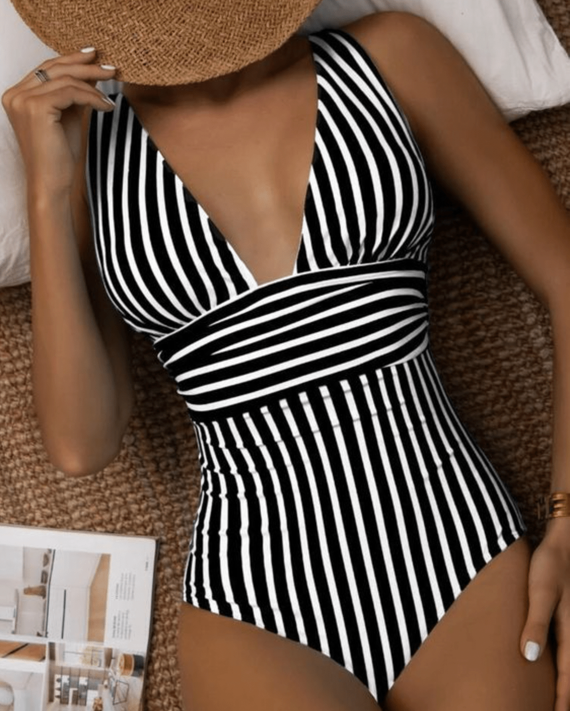 Costum de baie pentru femei Marvella – Maillot elegant cu dungi, croială avantajoasă și design modern